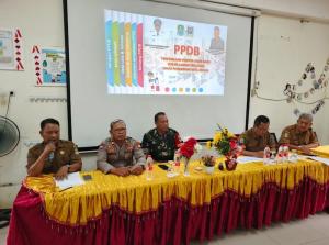 TNI-POLRI Hadiri Sosialisasi Penerimaan Siswa Didik Baru Tahun 2024-2025 di Kecamatan Mustika Jaya