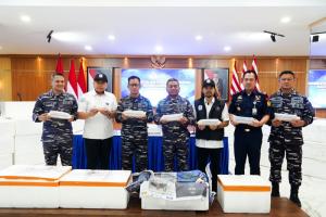 TNI AL dan KKP Kembali Berantas Praktik Penyeludupan 227.800 BBL