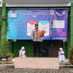 Kanit Binmas Wakili Kapolsek Bantargebang Sosialisasi Anti Tawuran, Tertib Berlalu Lintas dan Bahaya Narkoba di SMPN 48 Cimuning