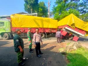 Upaya Polsek Bantargebang Tangani Kecelakaan Truk di Jalan Raya Pangkalan 2 Sumur Batu