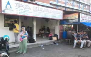 Joss, Loket Handoyo Terminal Bekasi Diserbu Penumpang saat Libur Panjang Idul Adha