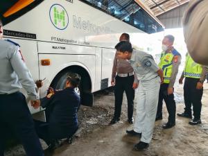 Tindaklanjut Rapat FKLL, Jasa Raharja Bersama Pilar FLLAJ Lakukan Ramp Check Bus Pariwisata
