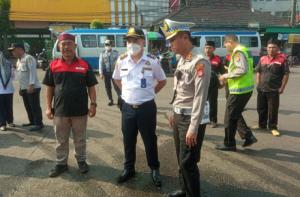 Unit Kamsel Satlantas Polrestro Bekasi Kota Ramp Check Bus dan Sosialisasi di Terminal