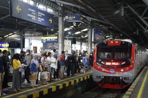 KAI Commuter Layani 179 Juta Lebih Pengguna Commuter Line pada Semester I Tahun 2024