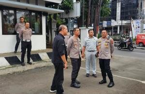 Pastikan Pelayanan Berjalan Baik, Kapolres Kunjungi dan Monitoring ke Kantor Samsat Kota Cimahi