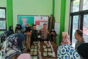 Bhabinkamtibmas Hadiri Sosialisasi dan Pelatihan Pemberian Makanan Tambahan Berbasis Pangan Lokal di Bantargebang