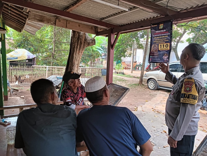Bhabinkamtibmas Kelurahan Padurenan Sosialisasikan Pelayanan HALO POLISI Call Center 110