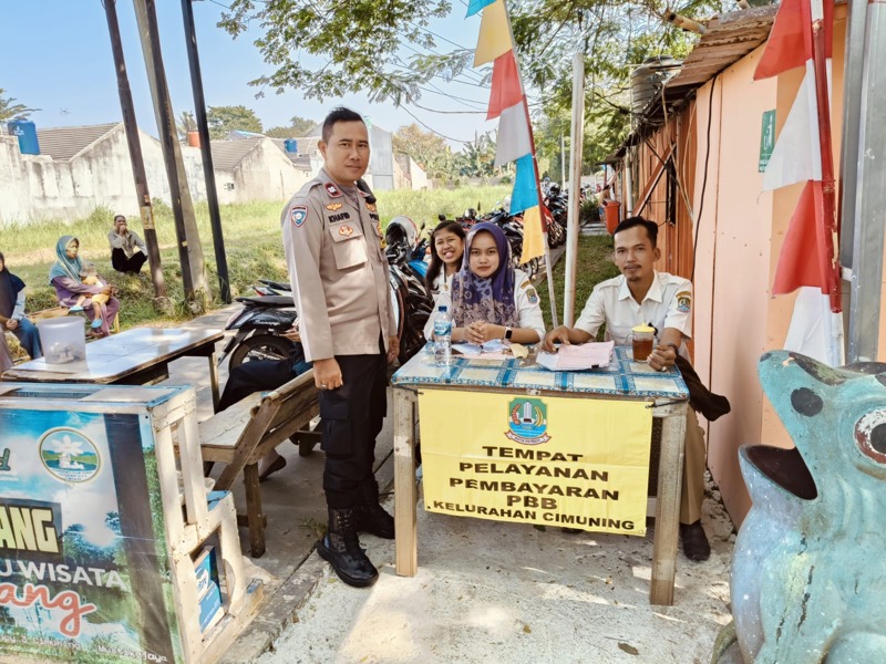 Bhabinkamtibmas Cimuning Awasi Pelayanan Samsat Keliling dan Opsir PBB di Danau Cipeucang