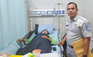 Petugas Jasa Raharja Samsat Cimahi Kunjungan Pasien Laka Lantas Ke RSUD Cibabat