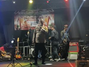 Sinergitas TNI-Polri Jaga Keamanan Malam Puncak HUT ke-79 RI di Padurenan