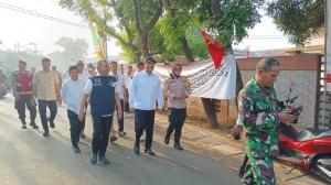 Kapolsek Bantargebang Beserta Unsur 3 Pilar Dampingi Mensos Dalam Penyerahan Bantuan Bagi Pemulung TPST Bantargebang