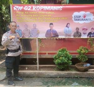 Giat Pemasangan Spanduk Imbauan Stop Tawuran di Kelurahan Ciketingudik, Kota Bekasi