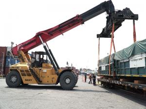 Jelang Masa Puncak Nataru, Angkutan Peti Kemas KAI Logistik Capai Kinerja 12% Melebihi Target November