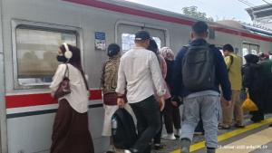 Pemberlakuan GAPEKA 2025, Commuter Line Jabodetabek Masih Berhenti di Stasiun Karet Untuk Naik Turun Pengguna