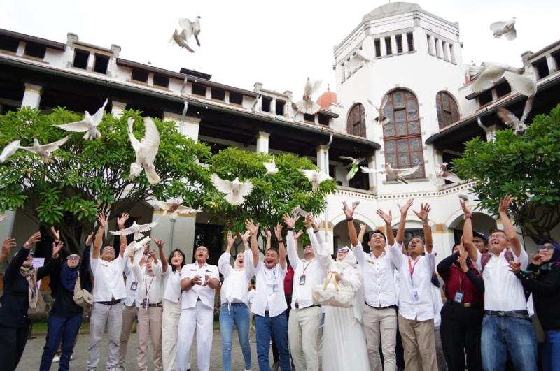 Rayakan Valentine, Lawang Sewu Terbangkan 100 Merpati hingga Kompetisi Romantis