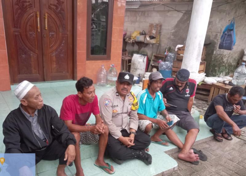 Bhabinkamtibmas Pulau Harapan Sambangi Warga dan Beri Edukasi Bahaya Judi Online