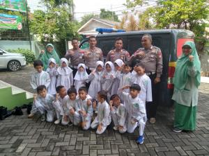 Polri Go To School: Kanit Lantas Polsek Tambun Selatan Edukasi Keselamatan Lalu Lintas di TK IT Thariq bin Ziyad