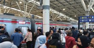 Tambah Personil Pengamanan, KAI Commuter Lakukan Antisipasi untuk Layanan Pengguna Commuter Line Hari ini