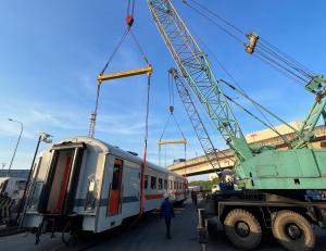 Dukung Mobilitas Transportasi Penumpang, KAI Logistik Kirim 22 Unit Kereta dari Jawa ke Sumatera