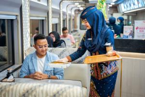Mudik Lebih Nyaman, KAI Services Sajikan Layanan Buka Puasa dan Sahur dalam Perjalanan di Kereta