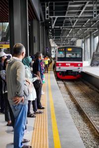 KAI Commuter Mendukung QRIS Tap Untuk Transaksi di Commuter Line