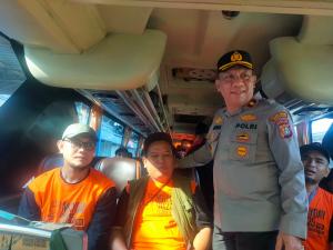 May Day 2025, Kapolsek Bantar Gebang Monitoring Keberangkatan Serikat Pekerja ke Jakarta
