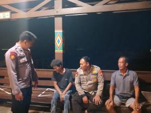 Polsek Kepulauan Seribu Utara Patroli Malam Imbau Warga Tak Terlibat Judi Online