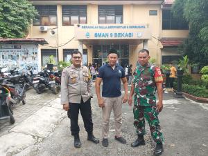 Kegiatan Sinergitas TNI-Polri Monitoring di SMAN 9 Mustikajaya