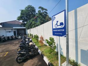 Warga Purwakarta Sambut Baik KAI Services Menjadi Pengelola Parkir Resmi di Area Parkir Stasiun Purwakarta