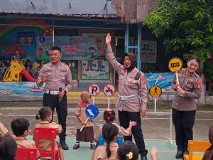 Polisi Sahabat Anak, Satlantas Polrestro Bekasi Kota Kenalkan Tertib Lalu Lintas Sejak Dini