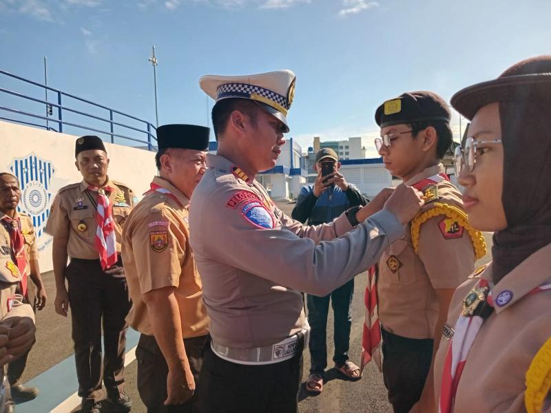 Polres Metro Bekasi Kota Berikan Penghargaan Pramuka dan Edukasi Keselamatan Berkendara