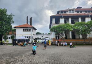 KAI Wisata Buka Lawang Sewu untuk Ibadah Kenaikan, Simbol Toleransi dan Keharmonisan