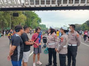 Unit Kamsel Satlantas Polres Metro Bekasi Kota Gelar Patroli Jalan Kaki di Kawasan Car Free Day