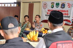 Kapolres Metro Jakarta Barat Jalin Kedekatan dengan Warga Kebon Jeruk Lewat Silaturahmi dan Dialog Terbuka
