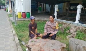 Cegah Premanisme dan Judi Online, Bhabinkamtibmas Pulau Kelapa Sambangi Warga dan Tokoh Masyarakat