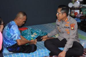 Kapolres Jakarta Utara Kunjungan Anggota Sakit dalam Rangka Hari Ke-79 Bhayangkara
