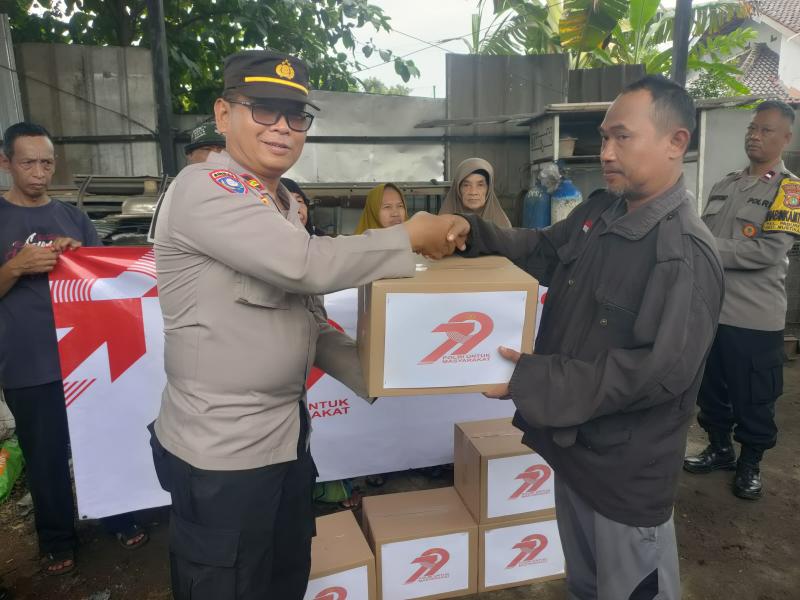 Polsek Bantargebang Gelar Bhakti Sosial Pendistribusian Paket Sembako dalam Rangka HUT ke-79 Bhayangkara
