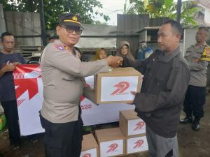 Polsek Bantargebang Gelar Bhakti Sosial Pendistribusian Paket Sembako dalam Rangka HUT ke-79 Bhayangkara