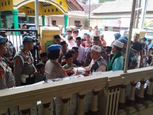 Jumat Berkah Kadiv Propam Polri Dekatkan Diri dengan Warga Bekasi