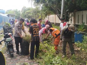 Bersatu untuk Lingkungan, Warga RW 03 Pulau Tidung Gelar Kerja Bakti Bersama Polri