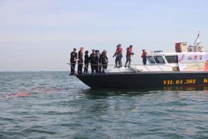 Polres Kepulauan Seribu Gelar Upacara Tabur Bunga di Laut Peringati Hari Bhayangkara ke-79