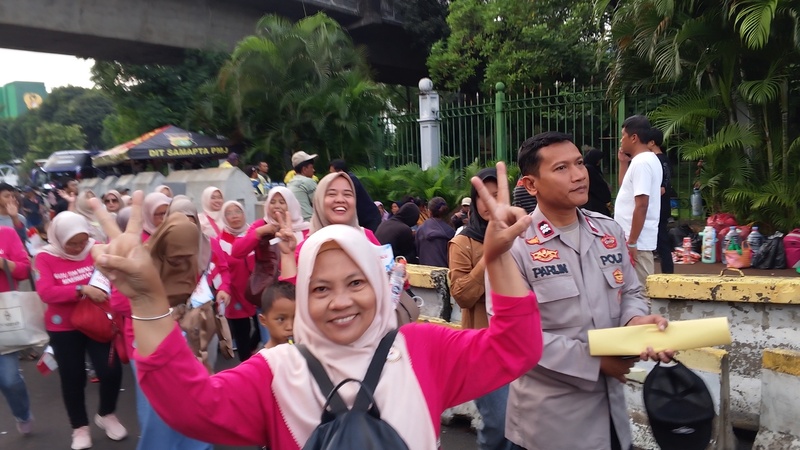 Emak-Emak Bantargebang Turut Semarakkan HUT ke-79 Bhayangkara di Jakarta
