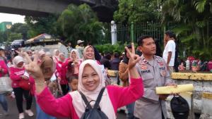 Emak-Emak Bantargebang Turut Semarakkan HUT ke-79 Bhayangkara di Jakarta