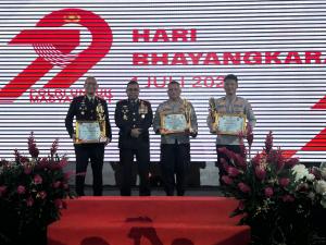Lomba Layanan Polisi 110, Kapolresta Manokwari terima penghargaan dari Kapolda Papua Barat