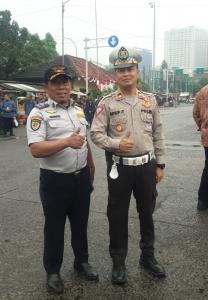 Unit Lantas Polsek Rawalumbu Kawal Pengamanan Lalin saat Peresmian Rute Transjakarta Terminal Bekasi-Dukuh Atas