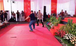 Aksi Bela Diri IPDA Hari Saktiawan Polsek Bantargebang Bikin Penonton Tegang