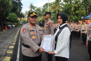 Polres Kepulauan Seribu Berikan Penghargaan kepada 16 Personel Berprestasi, Bentuk Apresiasi dan Motivasi