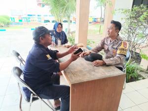 Bhabinkamtibmas Pulau Kelapa Sambang Tokoh Masyarakat, Bersinergi Cegah Premanisme dan Jaga Keamanan Wilayah