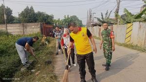 Bhabinkamtibmas Cimuning Turun Tangan di Aksi K-3, Warga Antusias Jaga Kebersihan