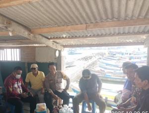 Bhabinkamtibmas Pulau Kelapa Sambang Tokoh Masyarakat, Himbau Warga Jauhi Judi Online dan Cegah Premanisme